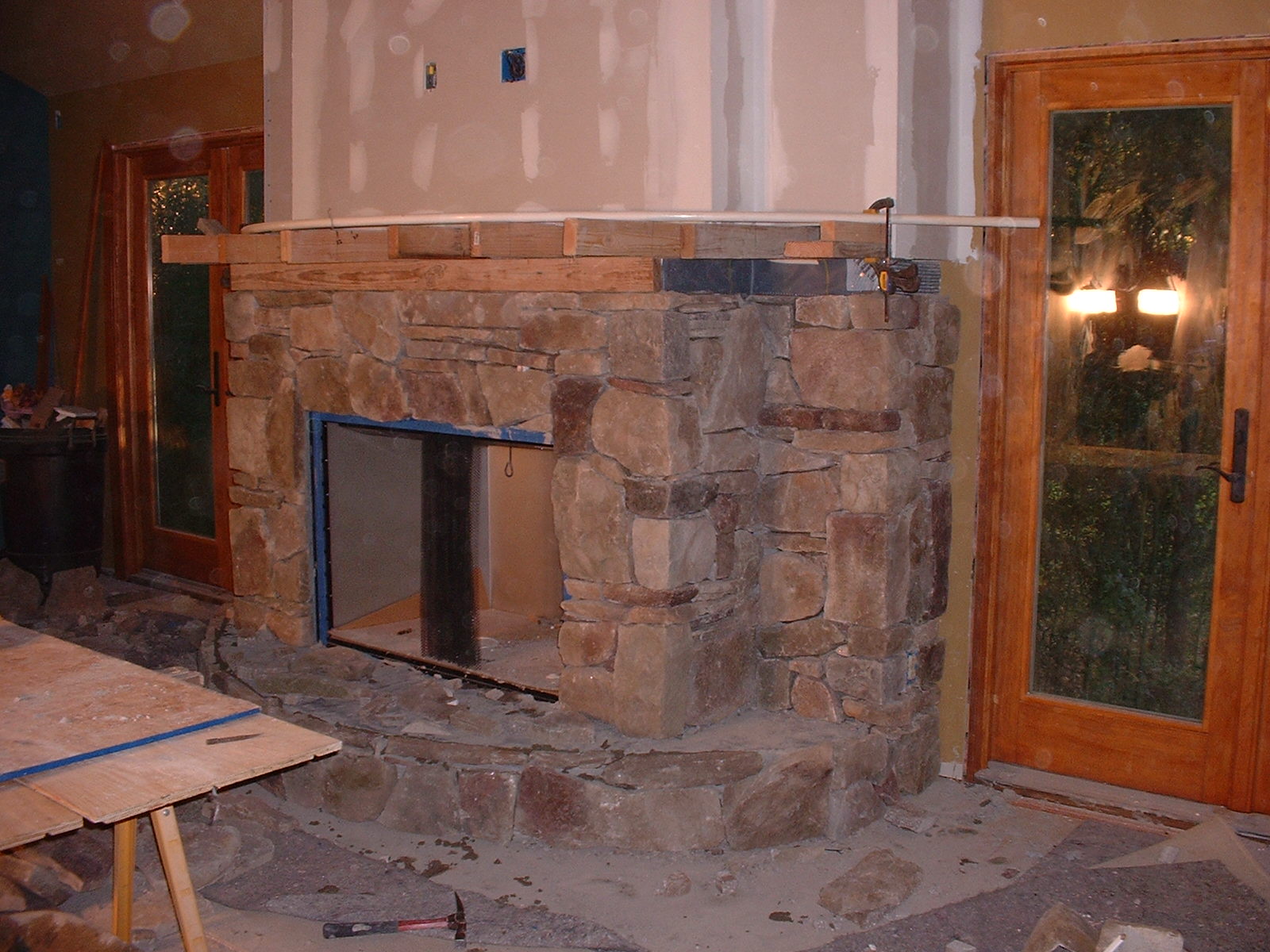 The cultured stone is now almost finished.
